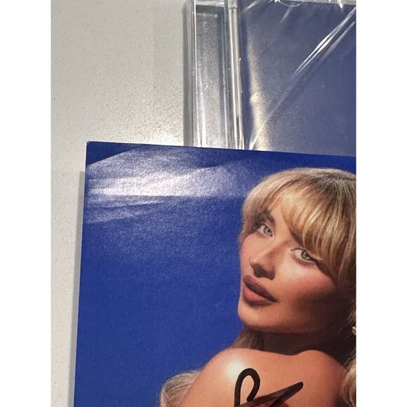 Sabrina Carpenter KISS On Front Short N’ Sweet Signed Photo And Signed Card - #4 - Picture 4 of 8